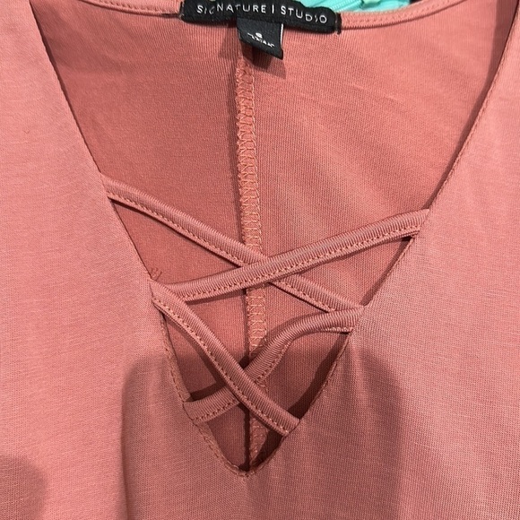 Signature, studio size S cold shoulder lace, neck, mauve dress NWT - Picture 4 of 6